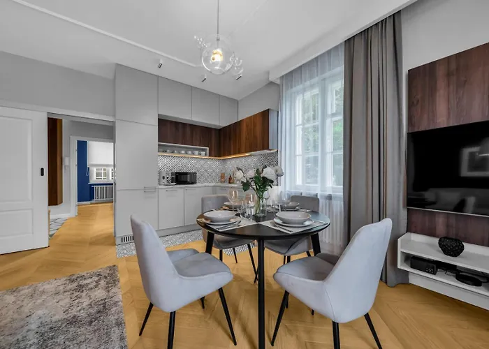 Warsaw Old Town Apt - Top Location, Workspace - By Rentujemy